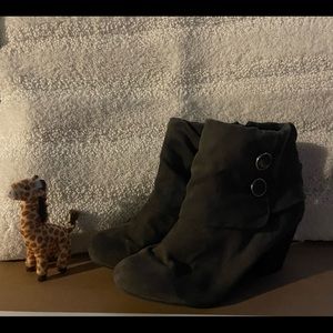 Booties with buttons